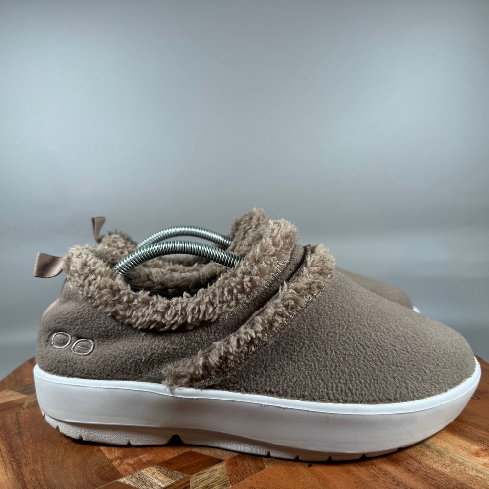 OOFOS OOmg Eevee Women 8 Taupe Fleece Faux Fur Recovery Shoes-
